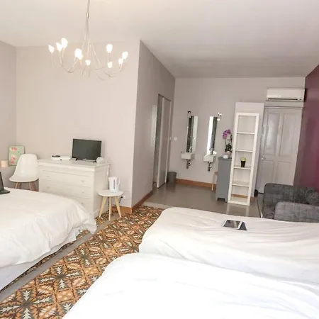 Maison De 6 A Holiday home Avignon
