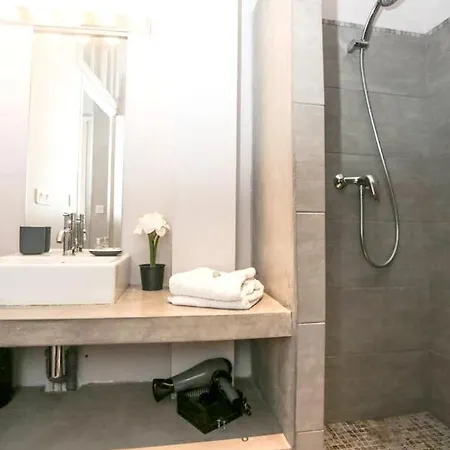Holiday home Maison De 6 A Avignon